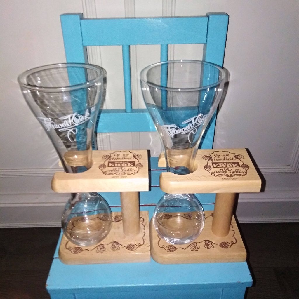 Pouwel Kwak-bierglas met houten standaard 2 stuks, Verzamelen, Ophalen, Gebruikt, Glas of Glazen, Overige merken