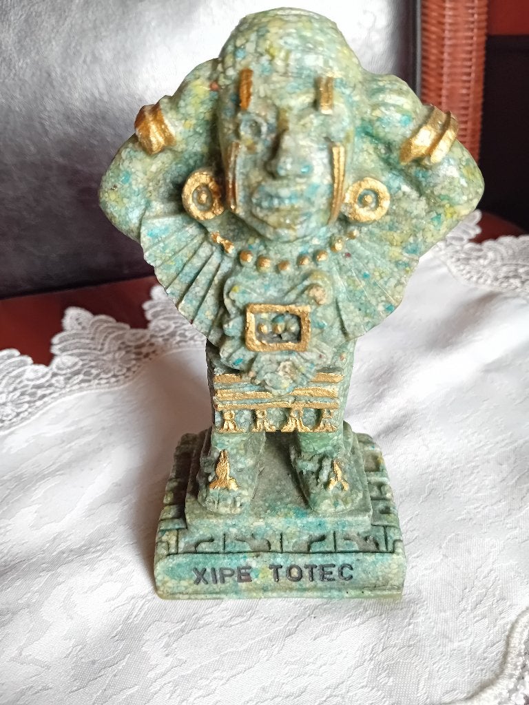 vintage resin kunstof krijger beeldje xipe totec, Ophalen of Verzenden, Zo goed als nieuw, Overige typen