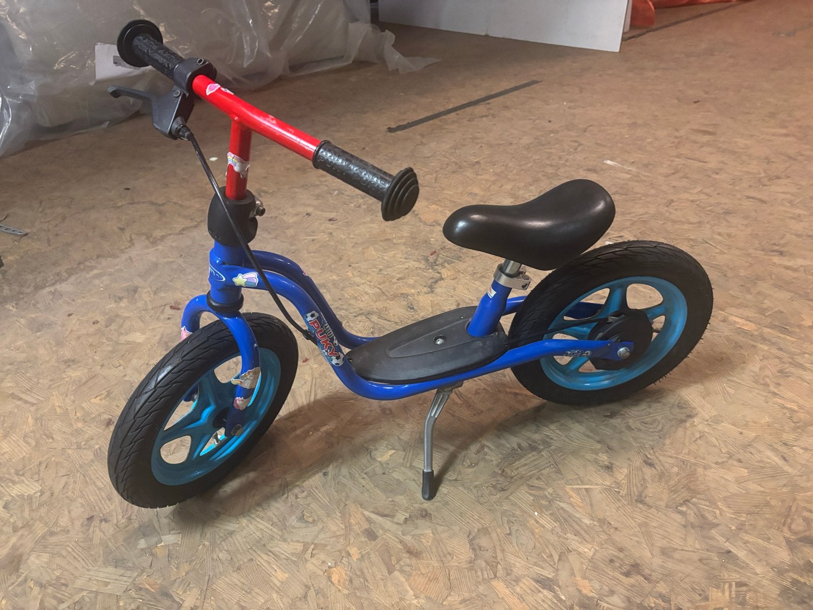 Puky Loopfiets - Blauw met rode accenten, Kinderen en Baby's, Speelgoed | Buiten | Voertuigen en Loopfietsen, Ophalen, Gebruikt