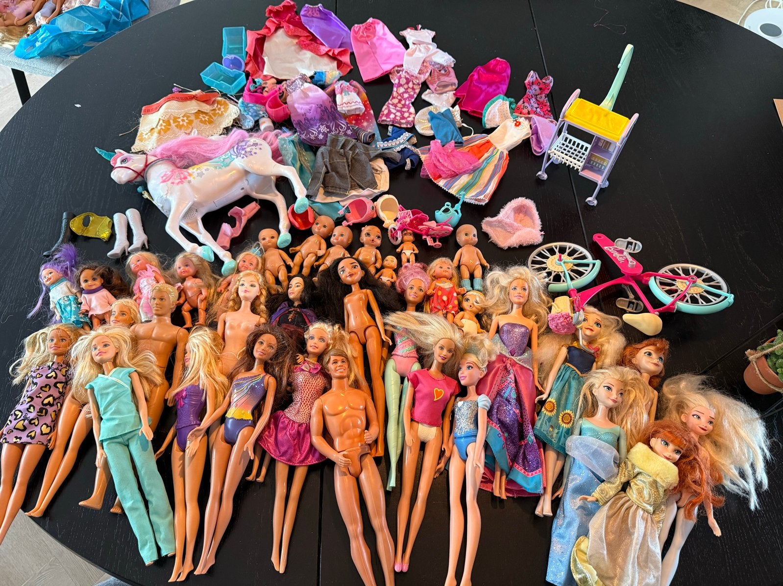 Grote partij Barbie poppen, baby poppen en accessoires, Ophalen, Gebruikt, Overige typen