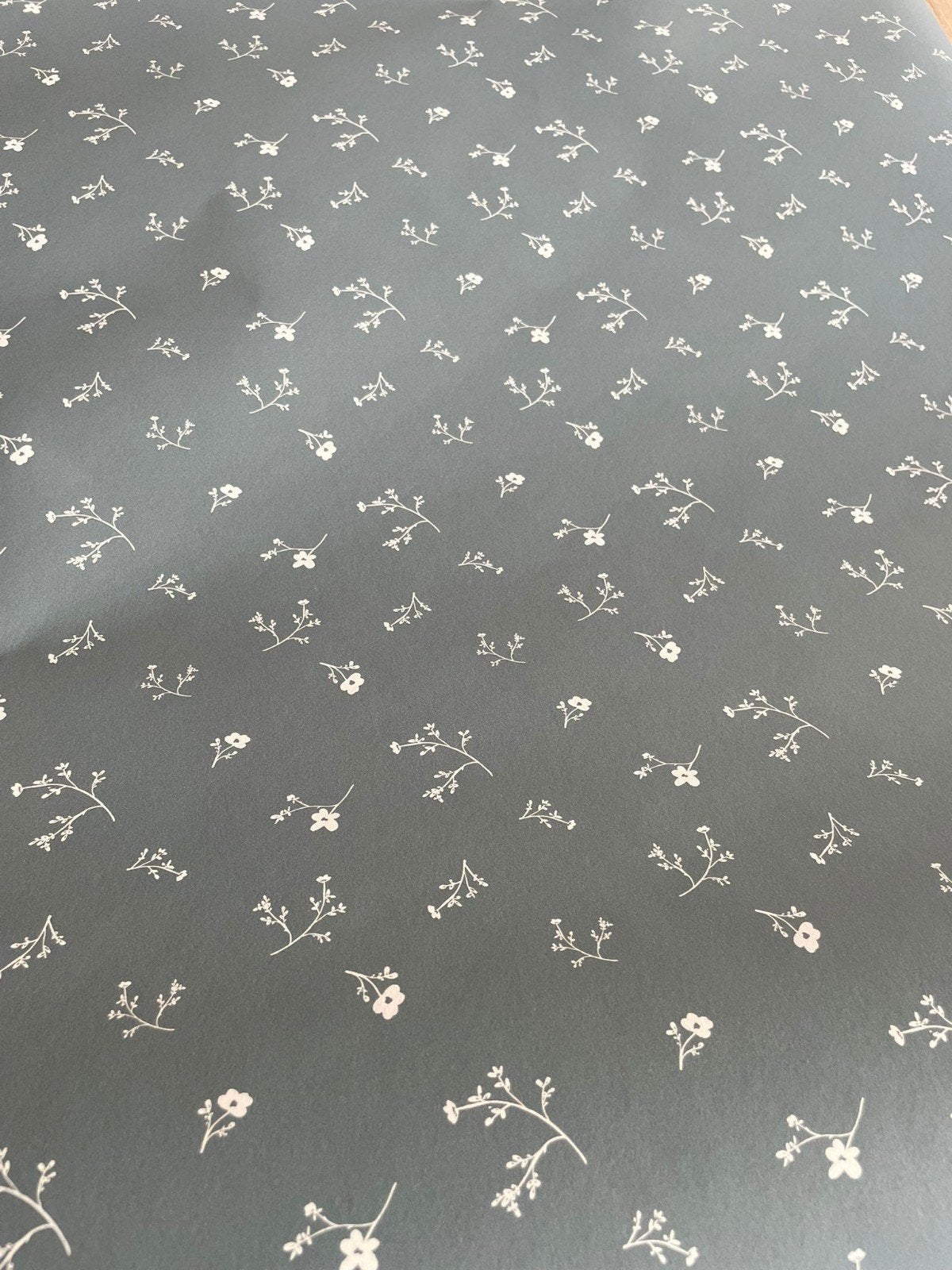 4x Bloemen behang | Bibelotte | Bloemenzee klein –denimblauw, Ophalen of Verzenden, Minder dan 10 m²