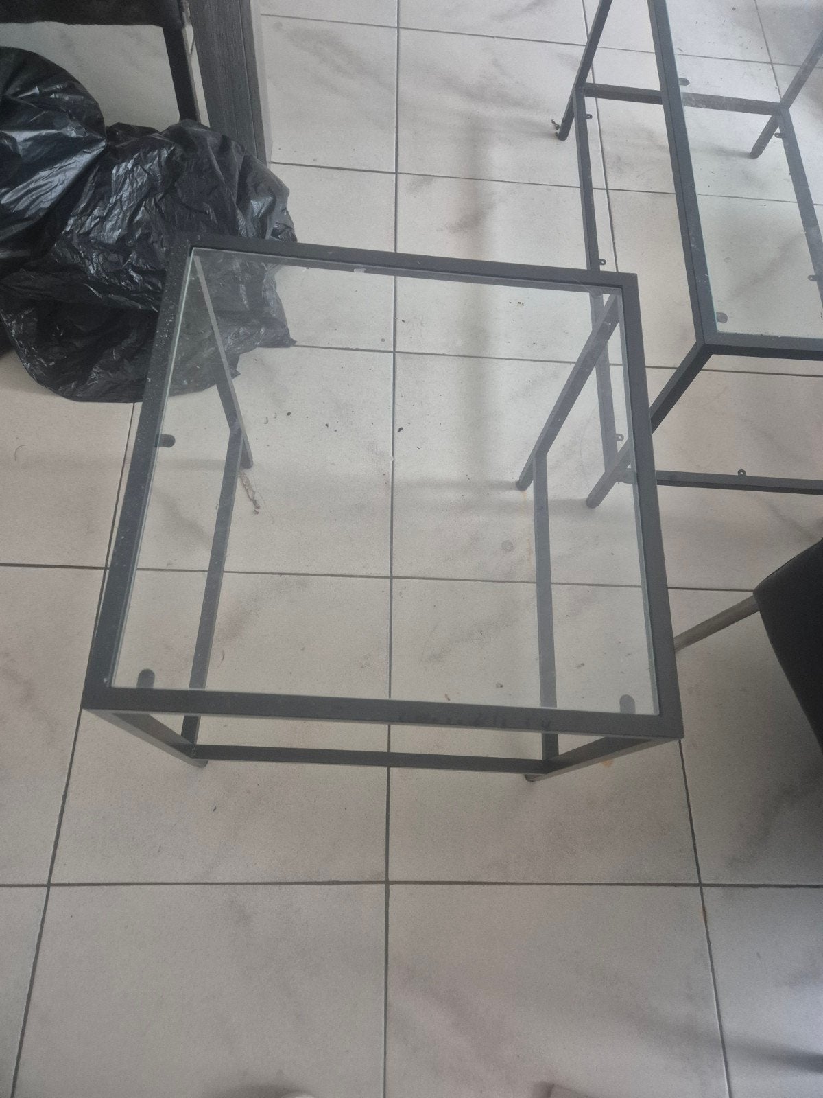 Set van 2 glazen salontafels met metalen frame, Huis en Inrichting, Tafels | Salontafels, Gebruikt, 50 tot 100 cm, Glas, Modern industrieel