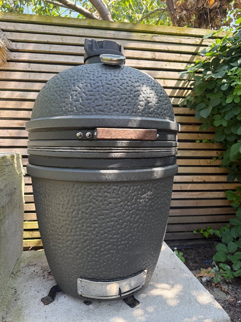The Bastard Urban Large kamado BBQ met veel accessoires, Tuin en Terras, Ophalen, Gebruikt, The Bastard, Met accessoires