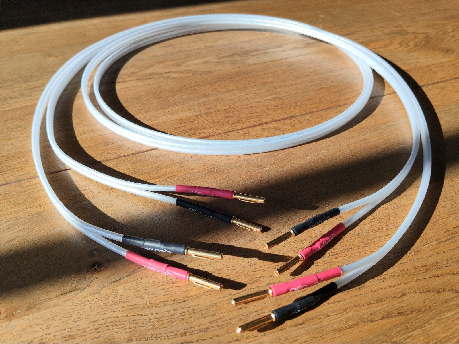 QED XT25 2m speakerkabels, Verzenden, Zo goed als nieuw, 2 tot 5 meter, Luidsprekerkabel