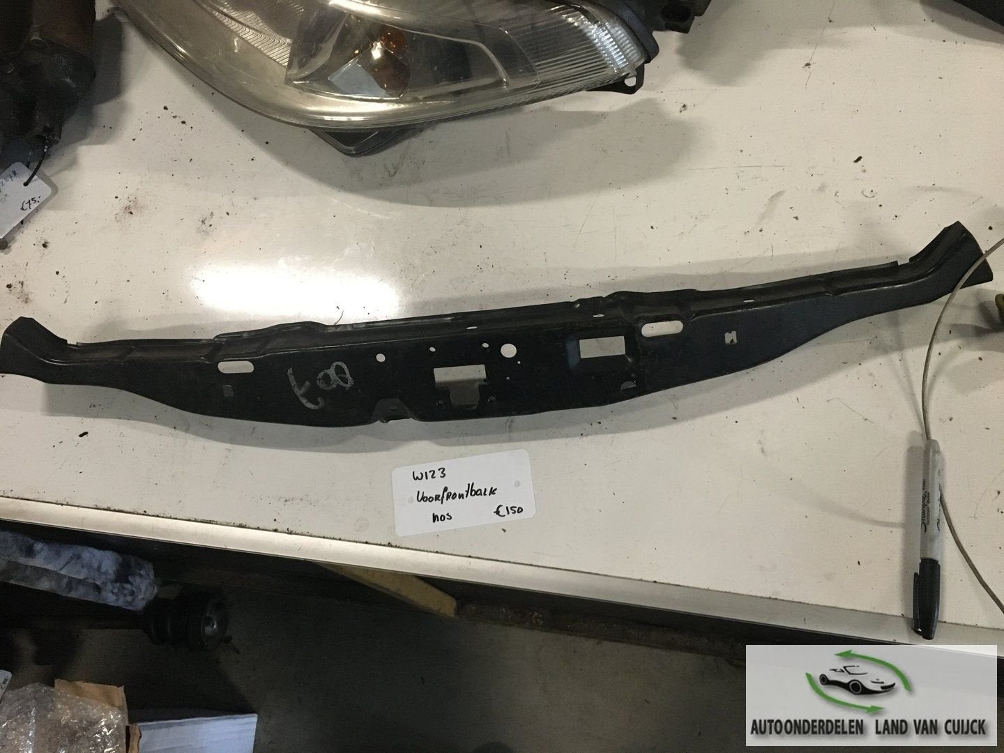 Mercedes w123 VoorfrontBalk NOS, Gebruikt, -, -, Ophalen of Verzenden