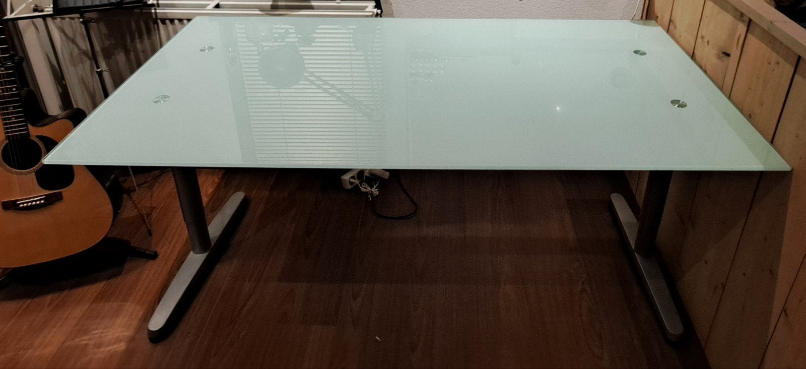 In hoogte verstelbare glazen tafel, Huis en Inrichting, Ophalen, Modern en functioneel, Gebruikt, Tot twee personen