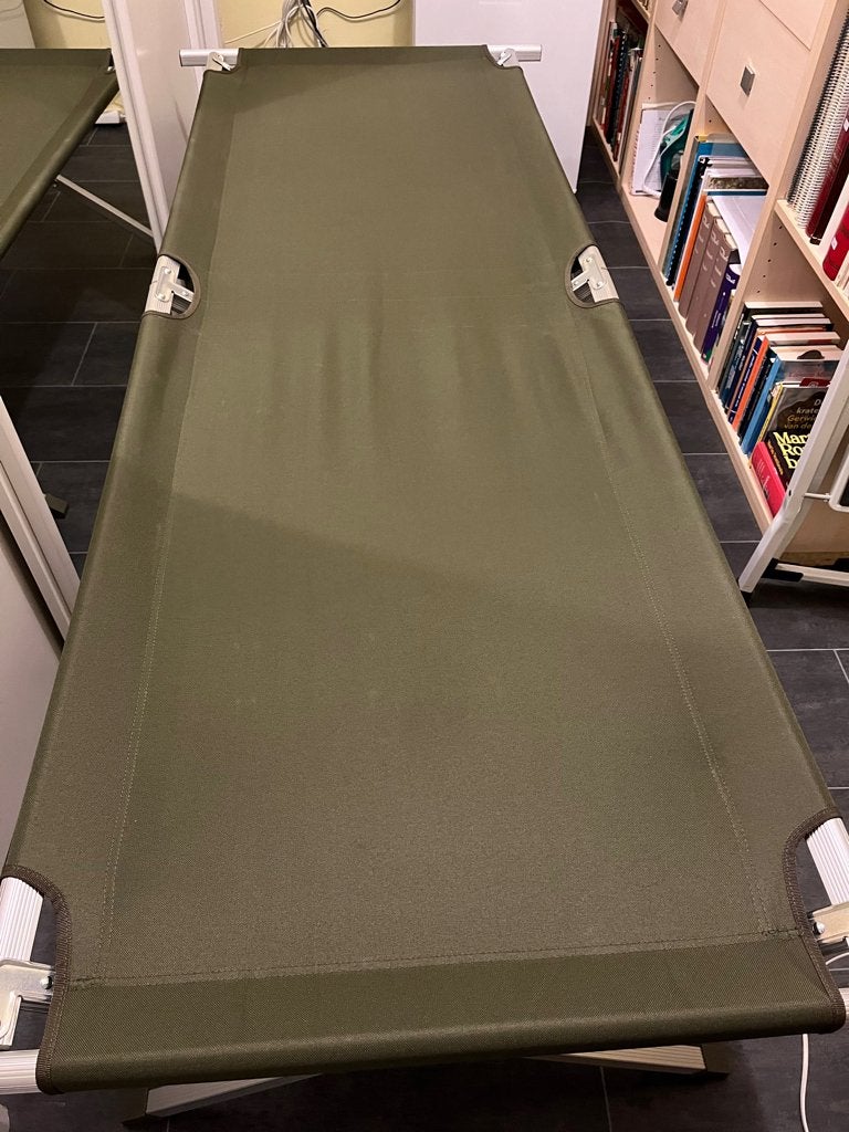 VELDBED "MIL-TEC", Ophalen, Zo goed als nieuw, Campingmeubel-accessoire