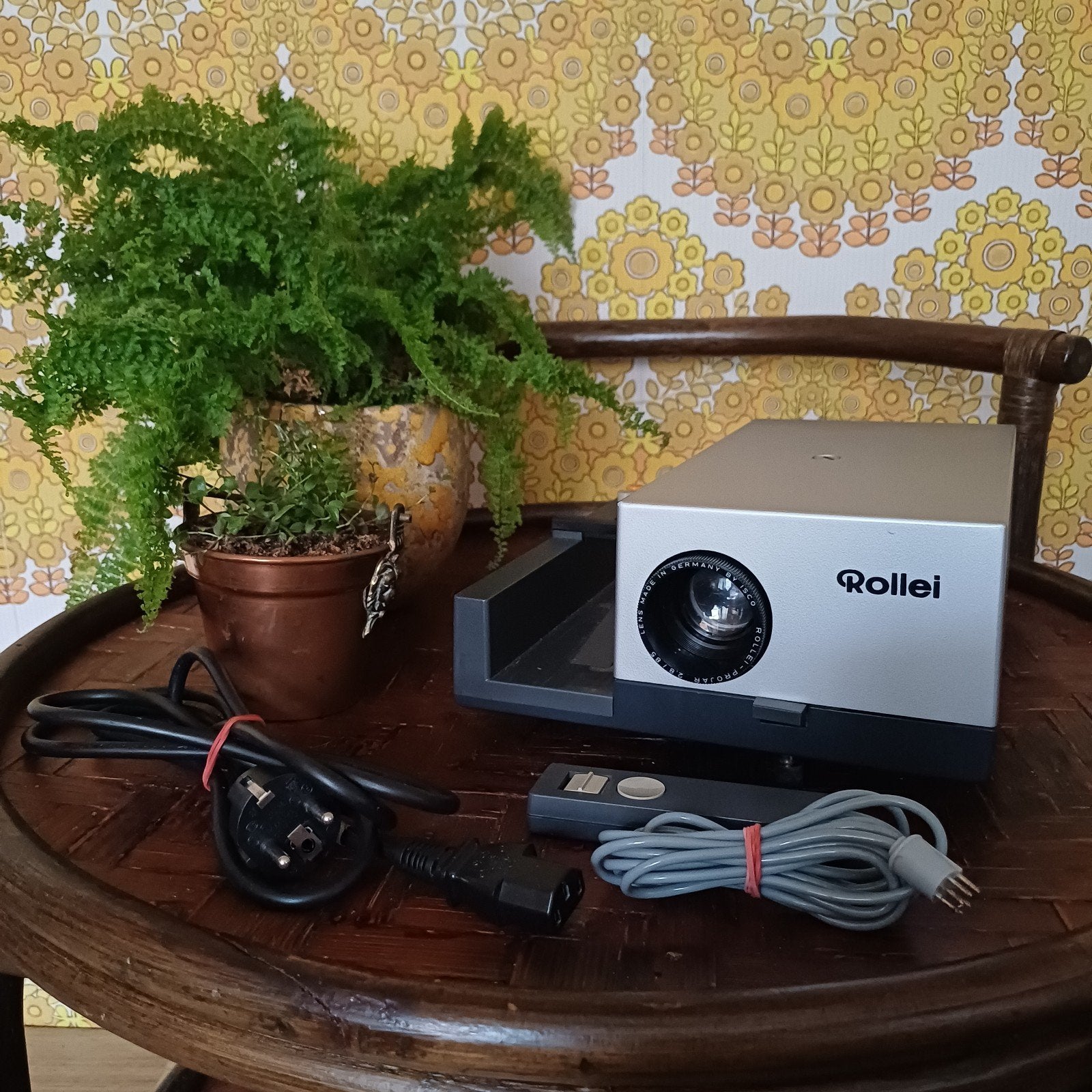 Rollei diaprojector met afstandsbediening en koffer, Ophalen of Verzenden, Gebruikt