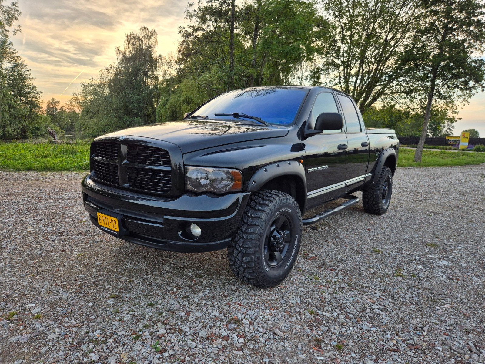 Dodge RAM 2500 5.7 HEMI v8 2004, Automaat, 8 cilinders, Zwart, 6 stoelen