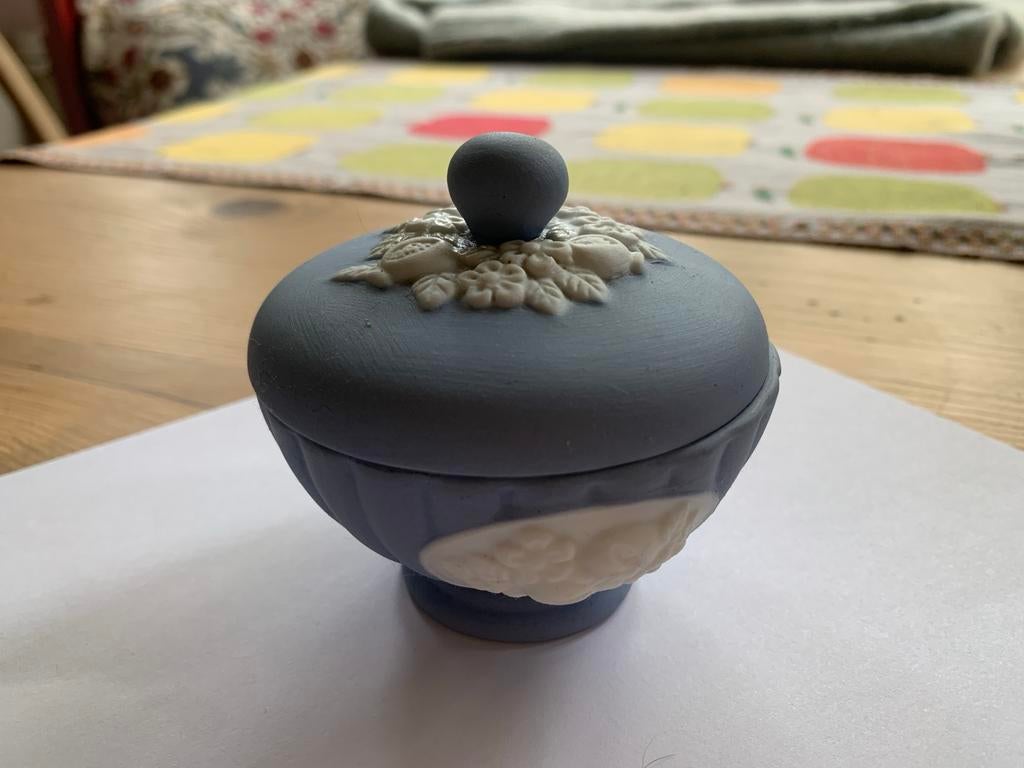 Wedgwood blue Jasperware tinket box, Ophalen of Verzenden