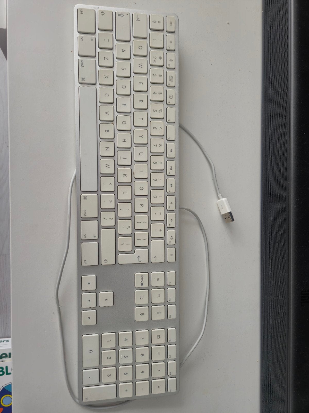 Apple A1243 toetsenbord Keyboard bedraad met kabel werkend!, Ophalen of Verzenden, Gebruikt