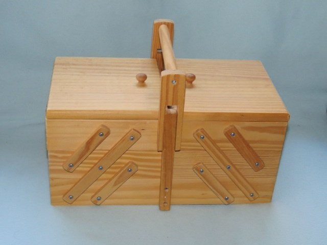 Uitklapbare blank houten naaibox met 5 vakken, Ophalen of Verzenden