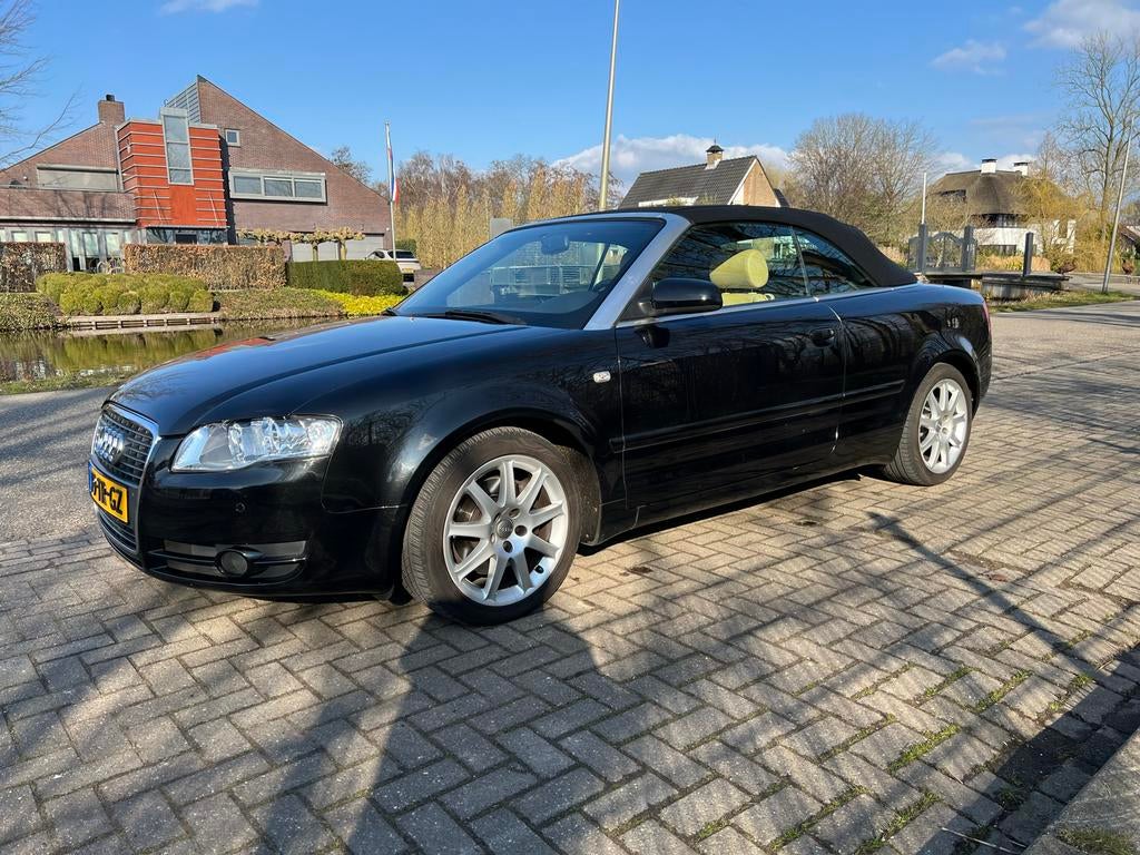 Audi A4 1.8 120KW Cabrio AUT 2007 Zwart, Auto's, Audi, Beige, 4 cilinders, Cabriolet, 4 stoelen