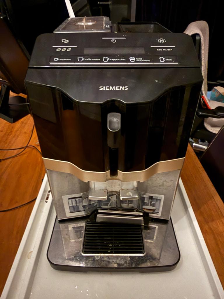 Siemens eq 3, Ophalen of Verzenden, Zo goed als nieuw, Koffiemachine