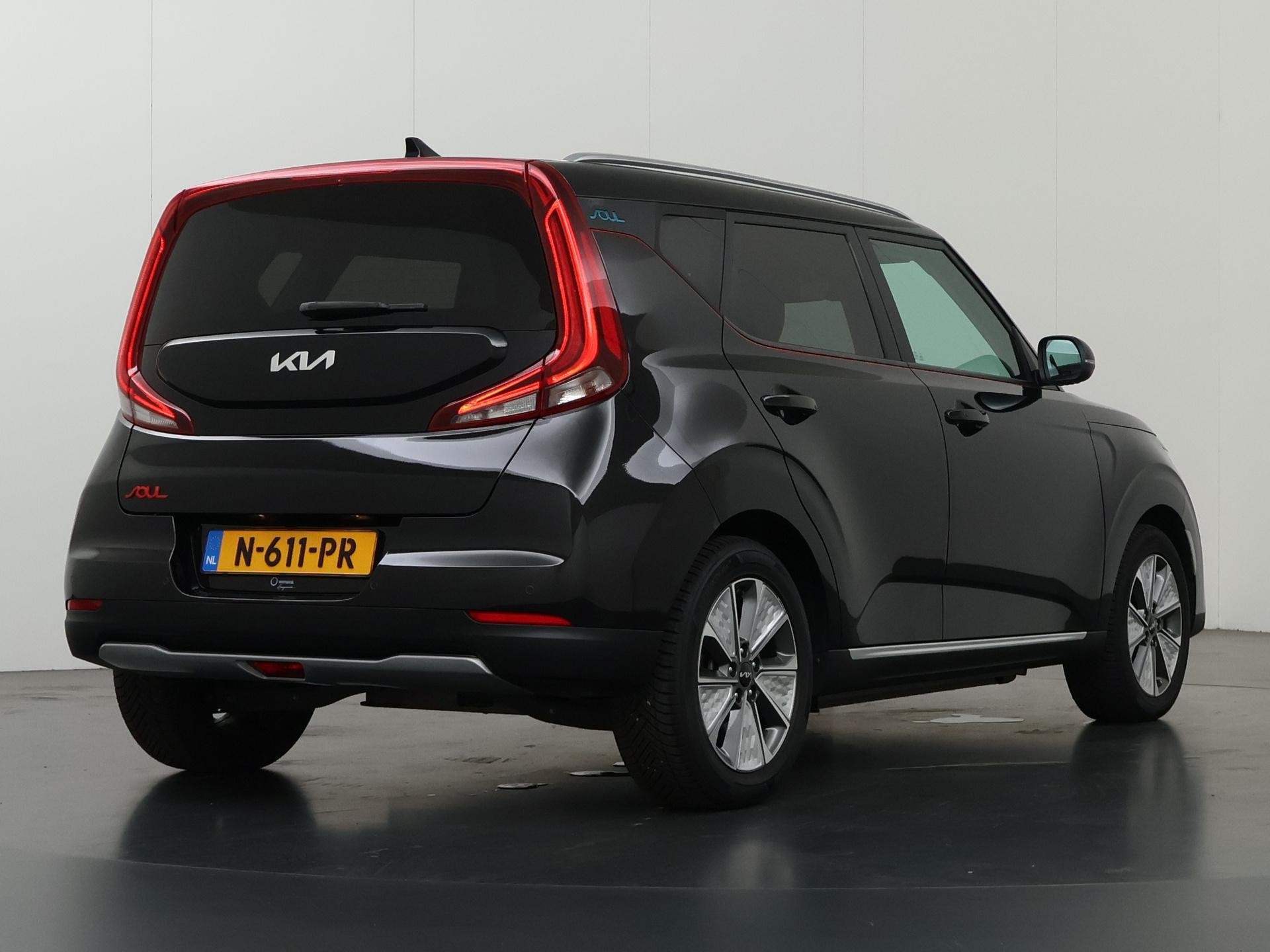 Kia e-Soul DynamicPlusLine 64 kWh | Stoel/Stuurverwarming |, Auto's, Kia, Gebruikt, Automatische klimaatregeling, 1657 kg, Leder en Stof