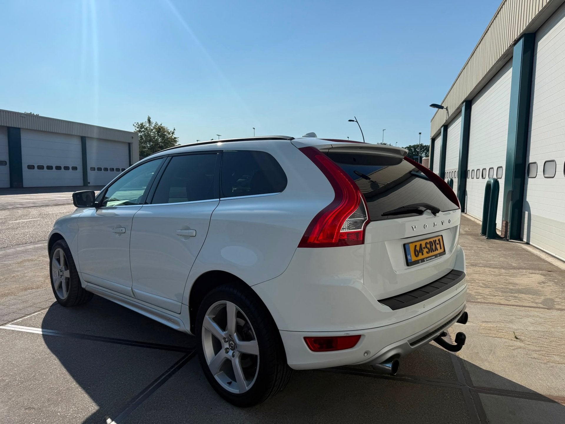 Volvo XC60 2.0 T5 R-Design, Auto's, Volvo, Euro 5, Zwart, 4 cilinders, Bedrijf