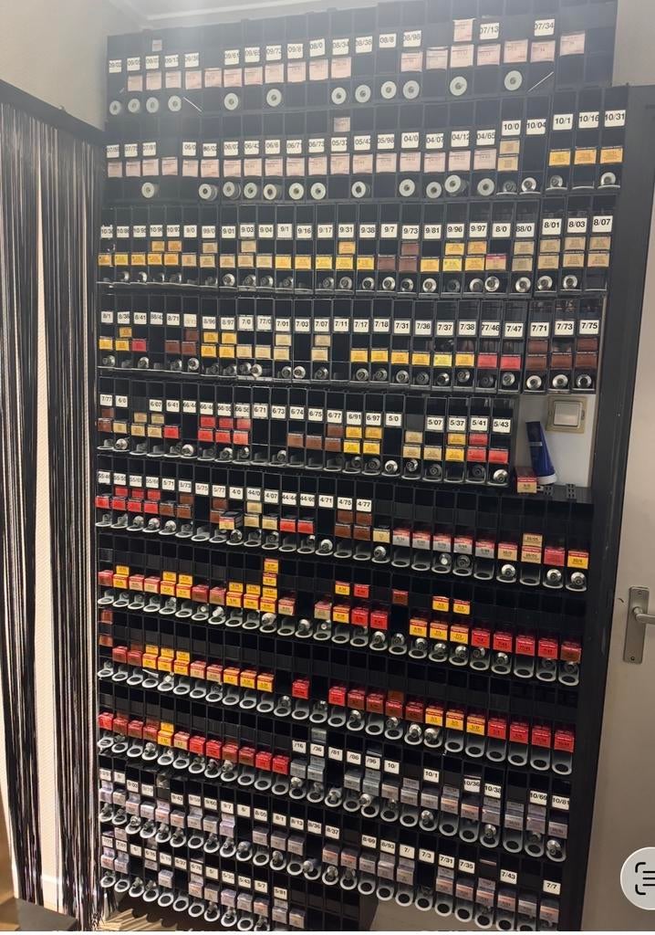 Wella Kleursysteem Displays (300+ stuks) kapsalon, Ophalen, Gebruikt
