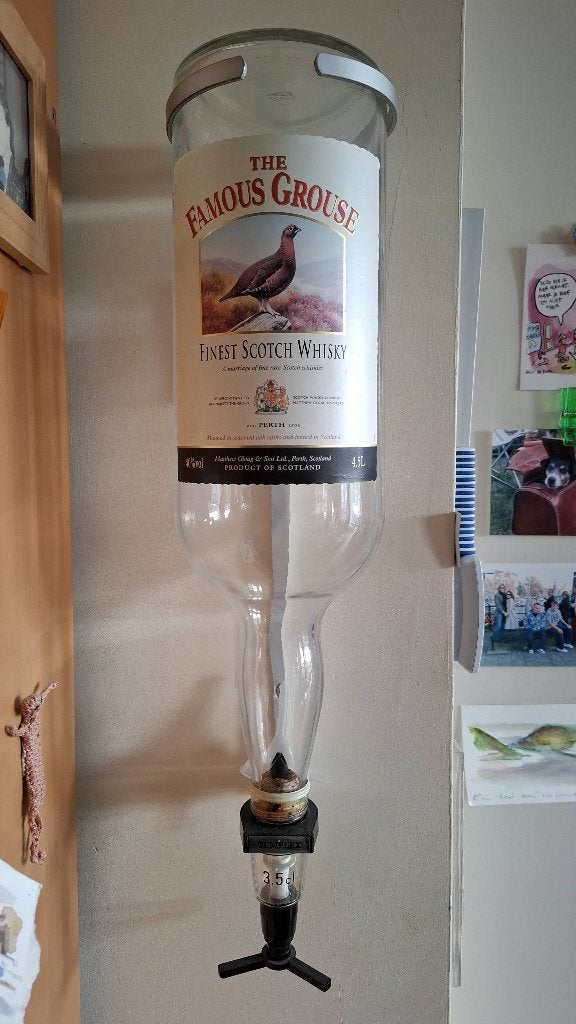 Lege 4,5L Famous Grouse fles met muurbeugel, Ophalen, Gebruikt