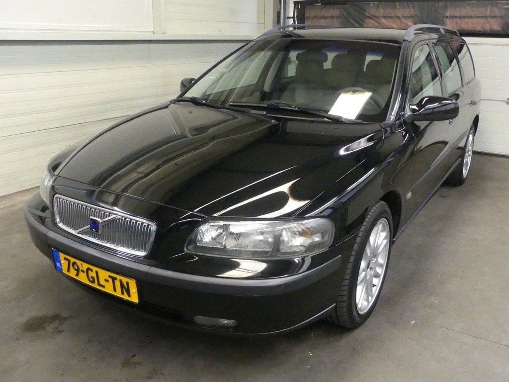 Volvo V70 2.3 T-5 - 250PK - Automaat - Trekhaak, Auto's, Volvo, Beige, 1574 kg, Leder en Stof, Zwart