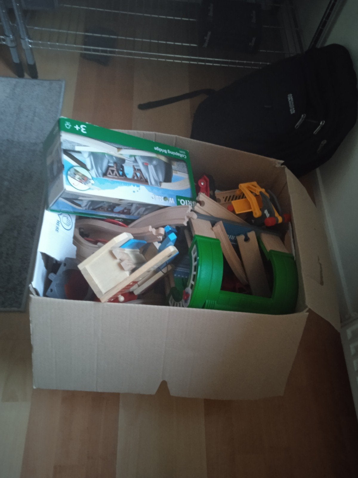 Een doos met houten treinen, Kinderen en Baby's, Speelgoed | Houten speelgoed, Ophalen, Gebruikt, Duw- of Trekspeelgoed