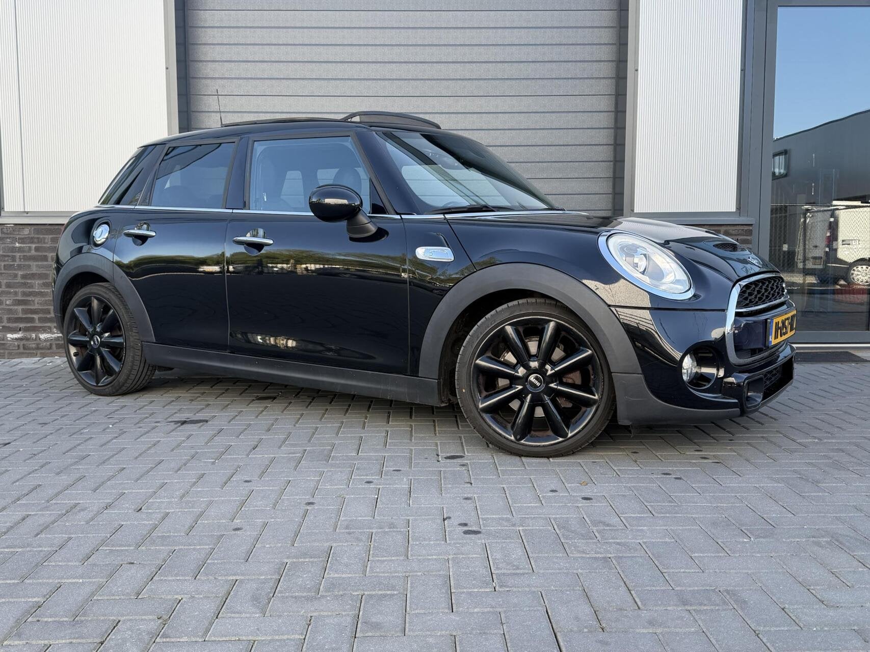 Mini Mini 2.0 Cooper S Chili Serious Business 5drs|PANO, Auto's, Voorwielaandrijving, 1998 cc, 1195 kg, Gebruikt