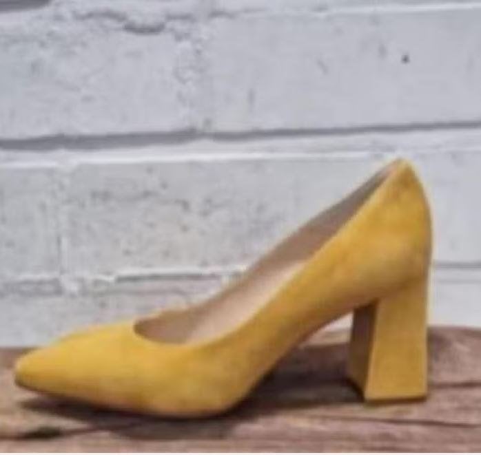 TIFFI - Prachtige suedeleren pumps maat 41 - Nieuw €165, Pumps, Verzenden, Geel, TIFFI