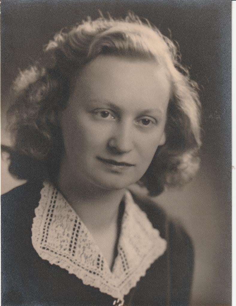 Jolante Tilburg, Foto, Nieuw, Ophalen of Verzenden, 1940 tot 1960