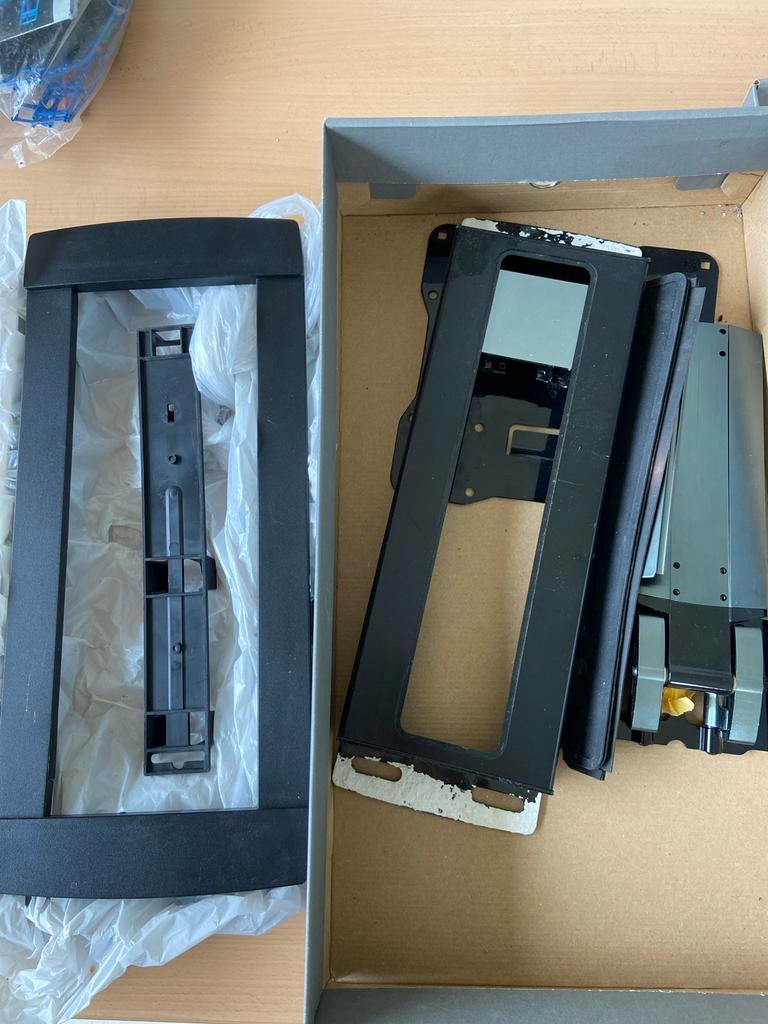 Zwarte tv houder / steun om aan de muur te bevestigen, Huis en Inrichting, Gebruikt, Ophalen of Verzenden, Minder dan 25 cm, Minder dan 100 cm