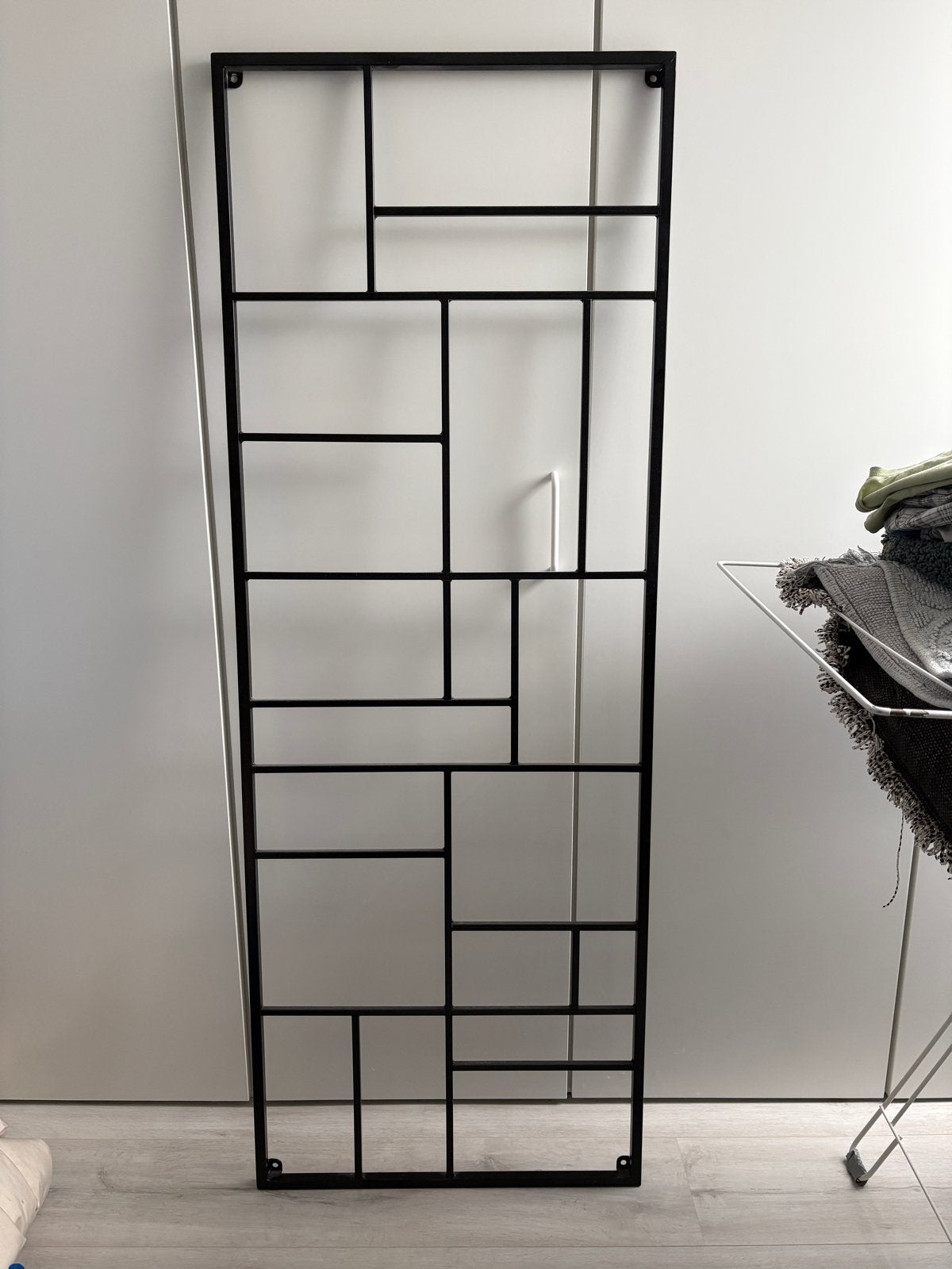 Zwart metalen wandrek van Xenos, Huis en Inrichting, Woonaccessoires | Wanddecoraties, Ophalen, Metaal, Zwart, Decoratieobject