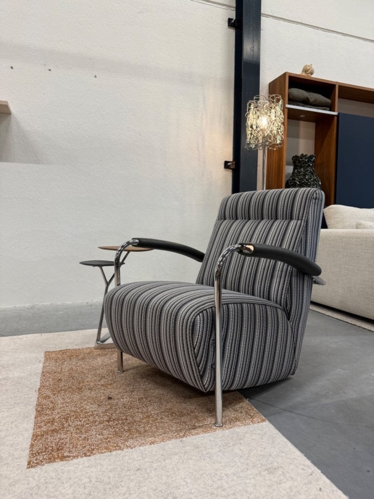 Als nieuw Leolux Scylla fauteuil hoog zwart wit design stoel, Huis en Inrichting, Fauteuils, Leolux, Info@leolux.nl, 75 tot 100 cm
