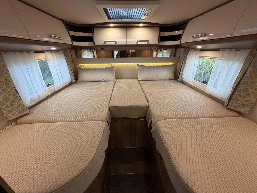 Carthago C-Compactline 141 LE, ALKO chassis, Light weight,, Caravans en Kamperen, Koelkast, Ringverwarming, Fiat, 6 tot 7 meter