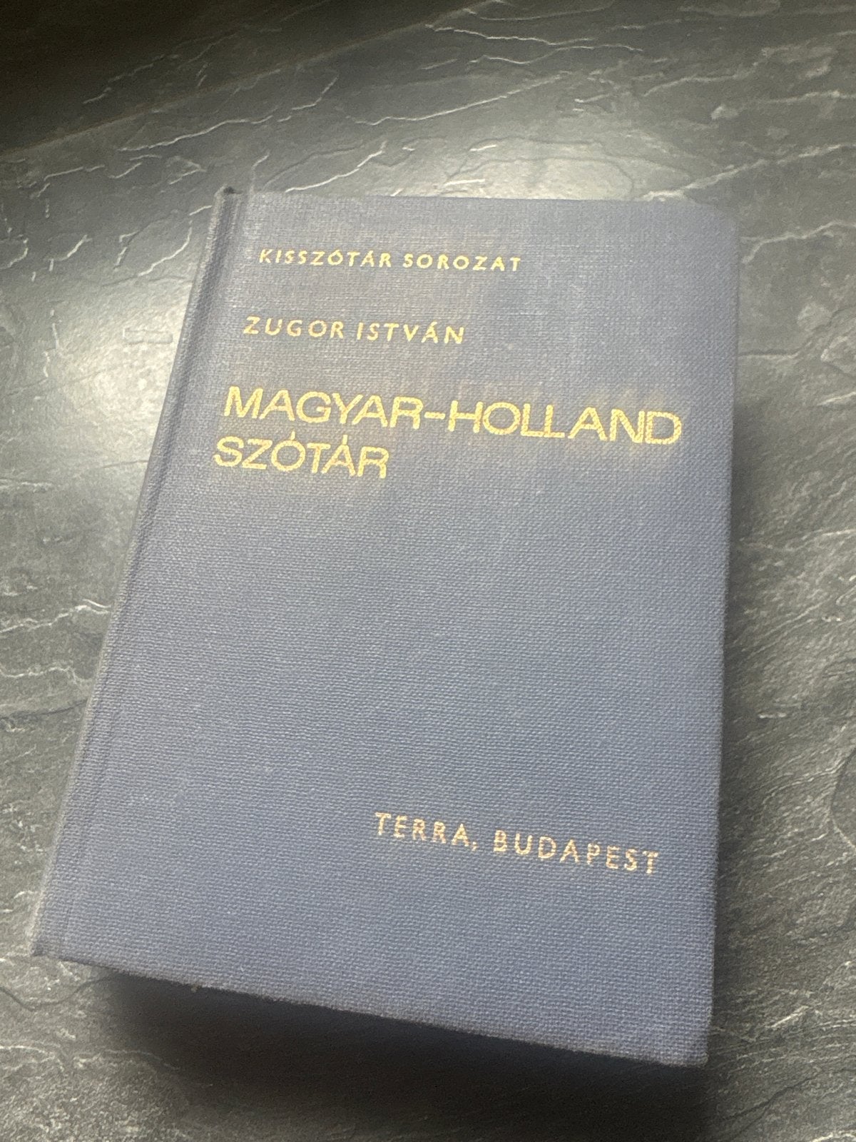 Hongaars-Nederlands woordenboek - Zugor István, Boeken, Ophalen of Verzenden, Gelezen, Overige uitgevers, Overige talen
