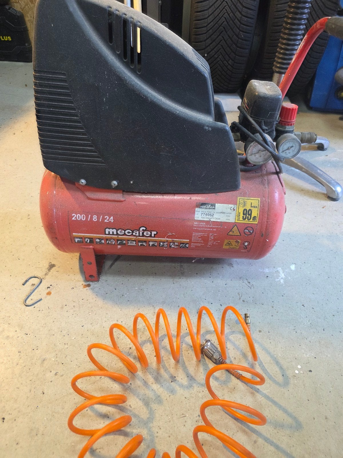 Mecafer Compressor 200/8/24 met luchtslang, Ophalen of Verzenden