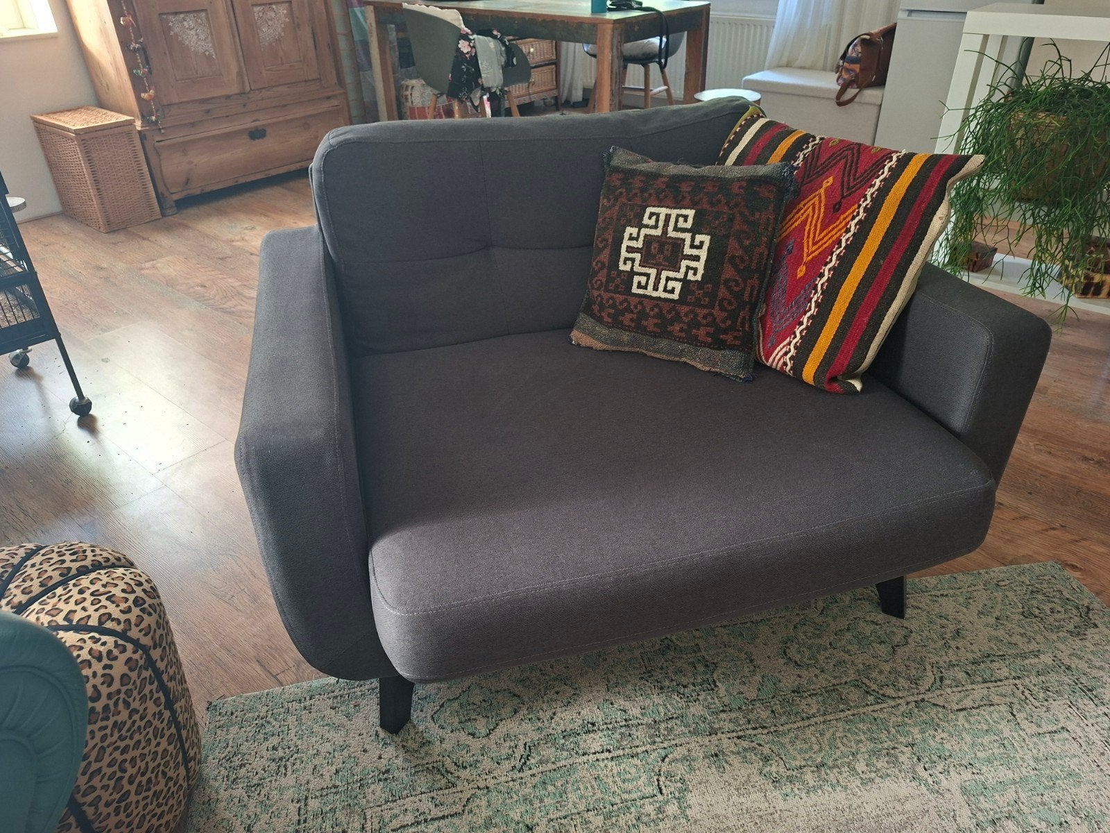 bruine  loveseat, Gebruikt, Tweepersoons, 75 tot 100 cm, Ophalen of Verzenden