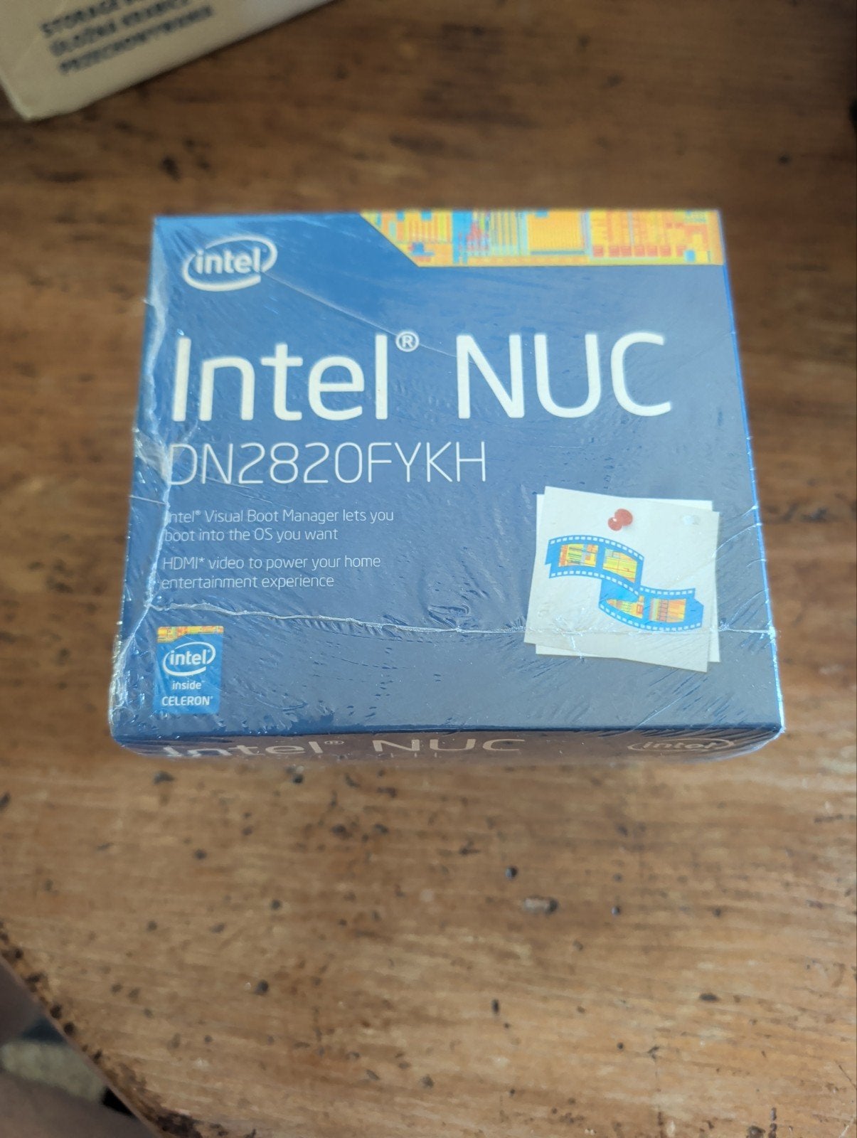 Intel NUC DN2820FYKH Mini PC - Nieuw in doos, Computers en Software, Desktop Pc's, Minder dan 4 GB, Minder dan 2 Ghz, Ophalen of Verzenden