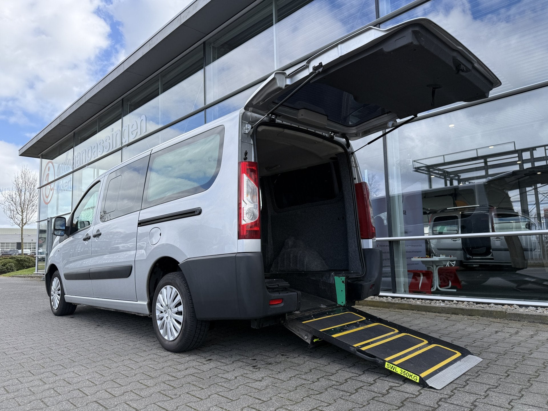 Peugeot Expert 5+1 Rolstoelbus 2.0 HDI L2H1 Allied Independe, Auto's, Bestelauto's, Euro 5, Stof, Gebruikt, 4 cilinders