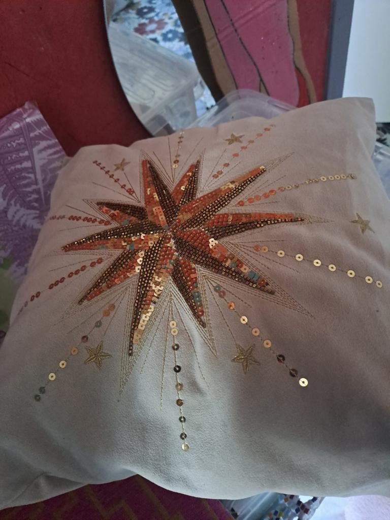 Decoratief kussen met sterren en pailletten, Ophalen of Verzenden, Gebruikt, Beige, Vierkant