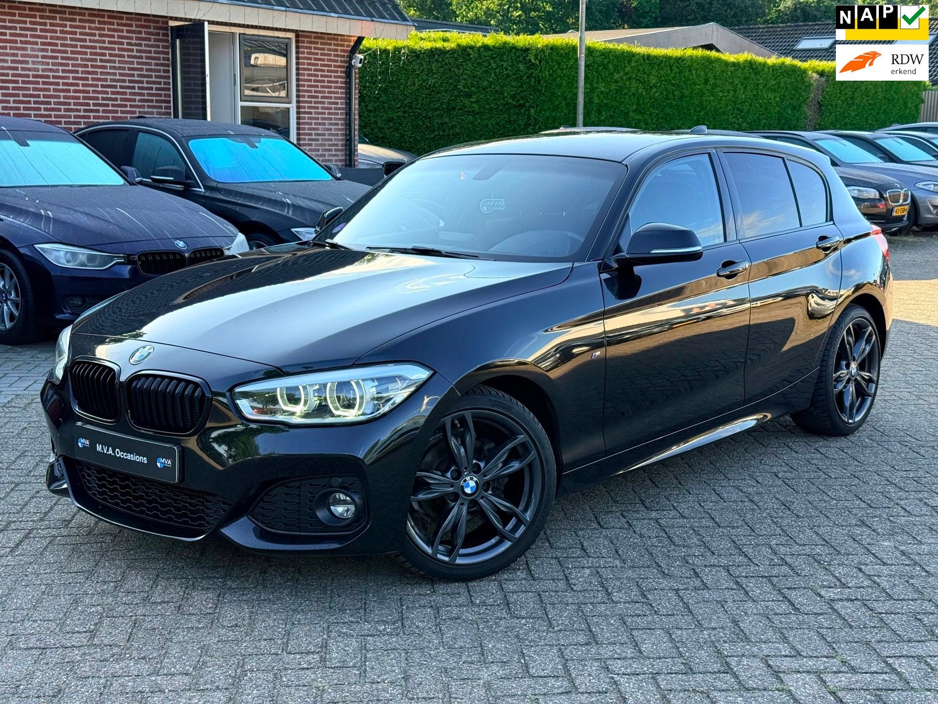 BMW 1-serie 116i Centennial Executive M Sport Lci|Navigatie|, Auto's, BMW, 1-Serie, Achterwielaandrijving, Alcantara, Zwart
