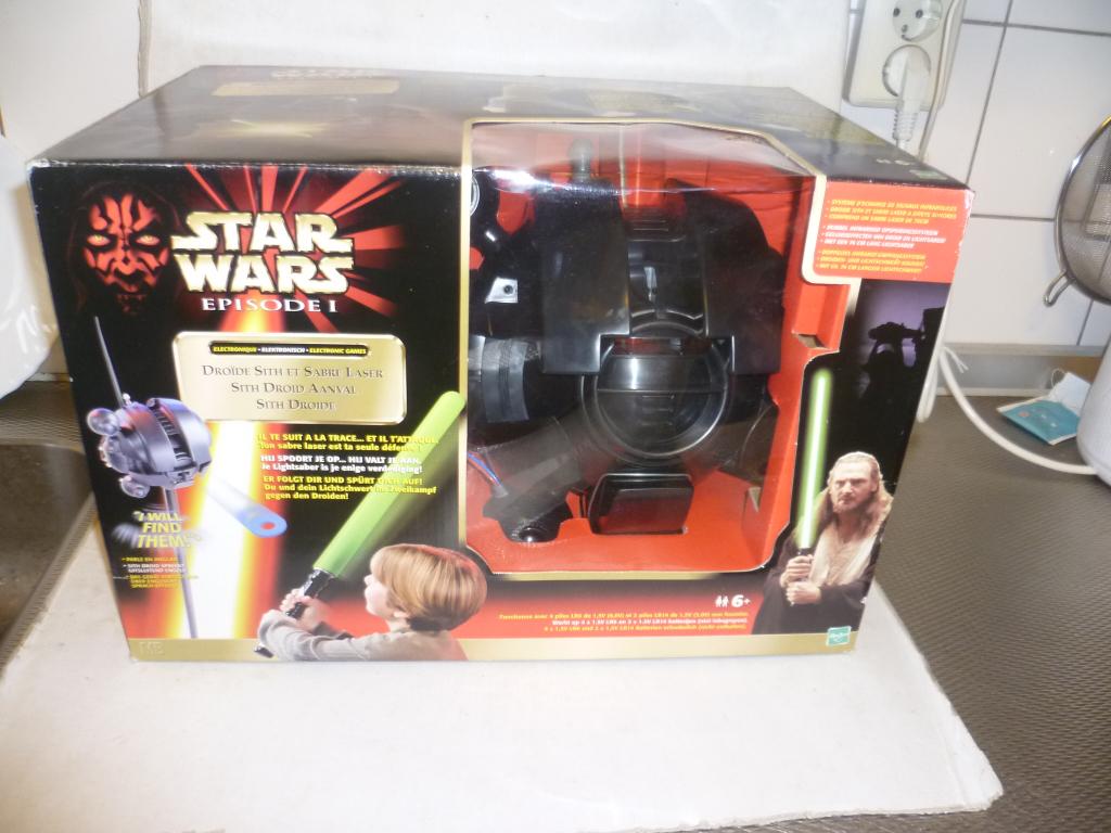 Star Wars Sith Droid Aanval met Lichtsabel  doos is 40x27x27, Ophalen of Verzenden, Nieuw, Replica