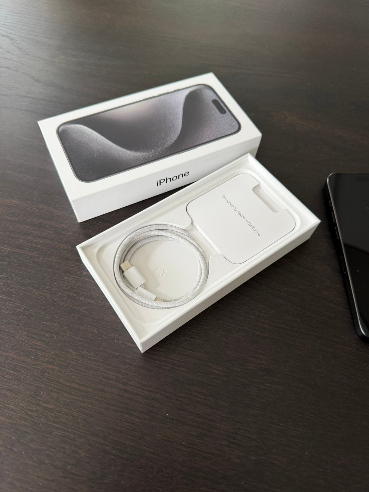 Foto 6 van Apple iPhone 15 Pro Black Titanium, 128GB +oplader en doosje
