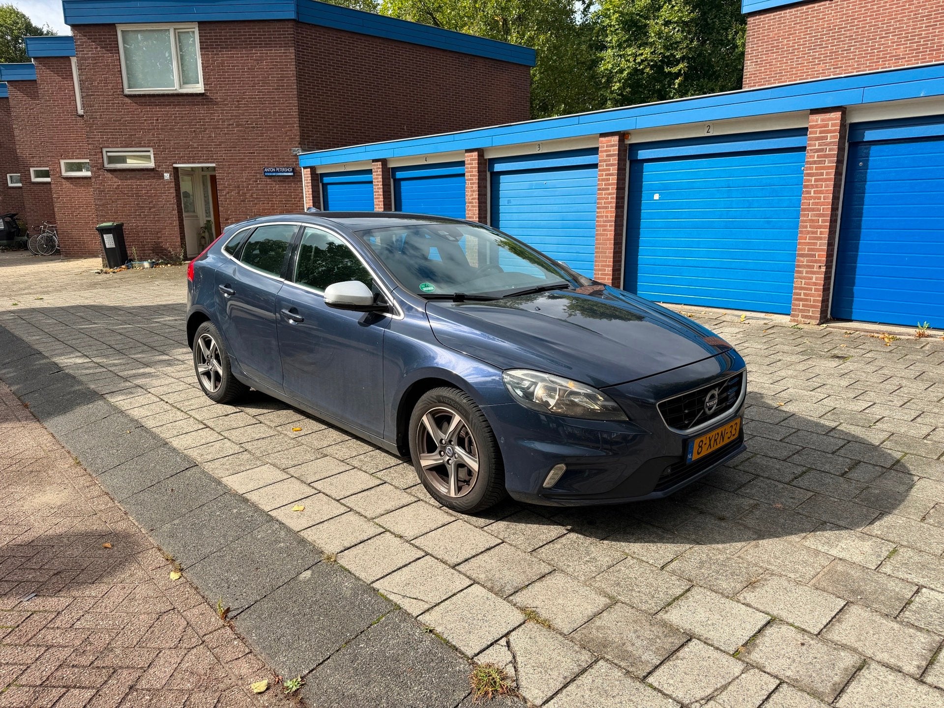 Volvo V40 2.0 D4 R-Design 140kw Business EURO 6 Alcantara, Auto's, Voorwielaandrijving, Dealer onderhouden, Gebruikt, Blauw