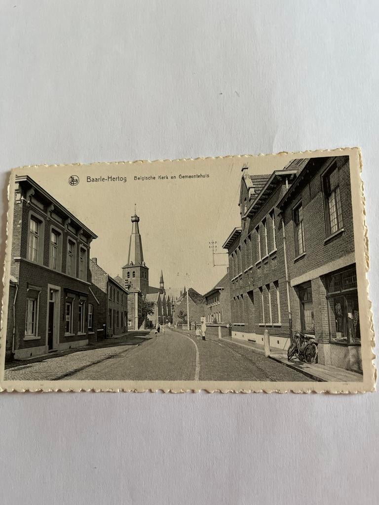 Oude Postkaart Baarle-Hertog Belgische Kerk en Gemeentehuis, Ophalen of Verzenden, Voor 1940, Gebruikt, Overige onderwerpen
