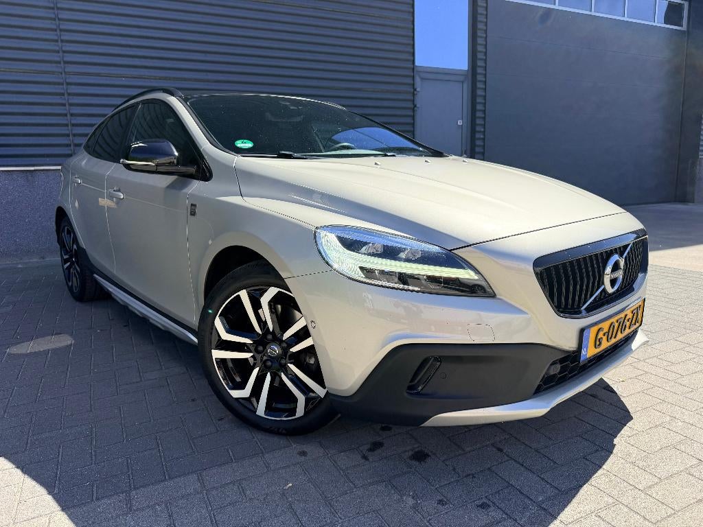 Volvo V40 Cross Country 1.5 T3 152PK Geartronic 2020, 1498 cc, 4 cilinders, 75 €/maand, 152 pk