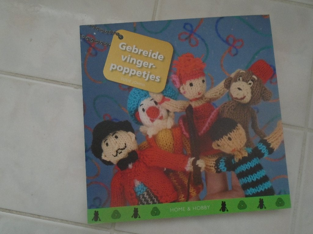 gebreide vingerpoppetjes, Ophalen of Verzenden, Zo goed als nieuw, Breien, Patroon of Boek