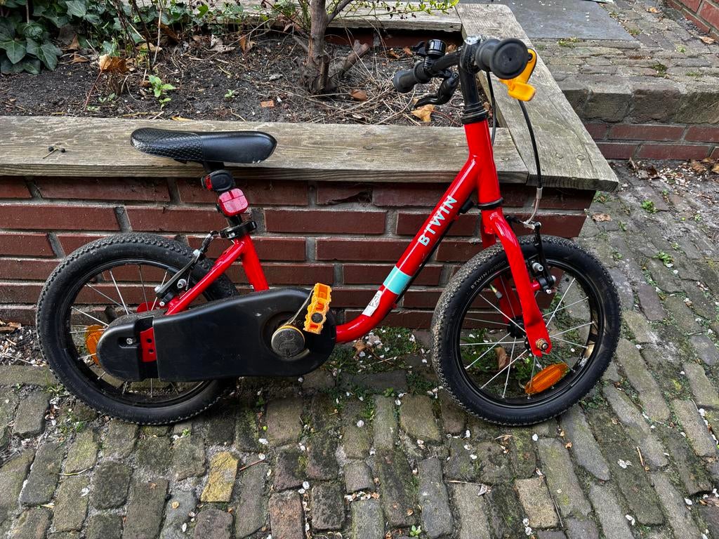 Btwin kinderfiets rood, zeer netjes geen beschadiging, Fietsen en Brommers, Fietsen | Kinderfietsjes, Ophalen of Verzenden, Zo goed als nieuw