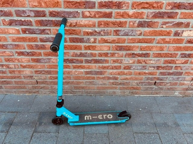Micro RAMP - 2-wiel stunt kinderstep - lichtgewicht - Cyan, Fietsen en Brommers, Steps, Ophalen, Gebruikt, Gewone step, Micro