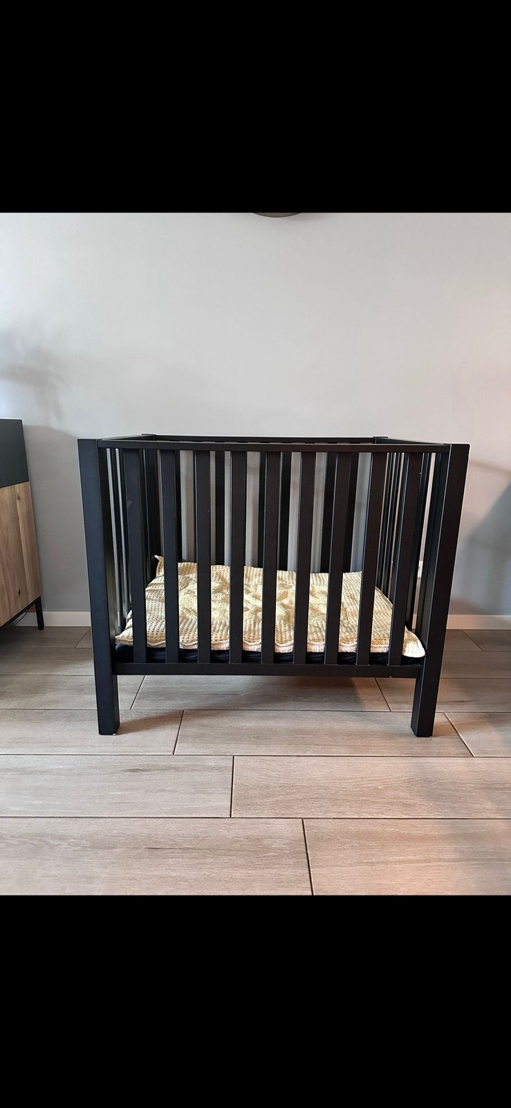 Zwarte houten vaby box, Ophalen, Zo goed als nieuw, Boxkleed