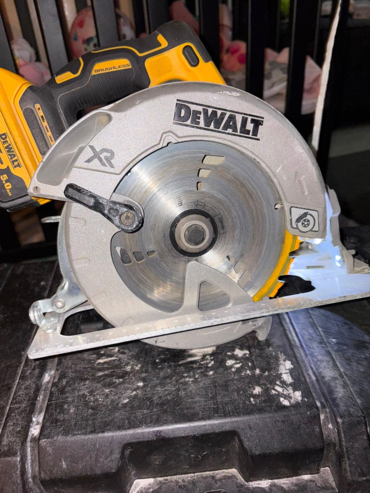 DeWalt XR 18V Cirkelzaag DC570 met 5.0Ah accu, Cirkelzaag, DeWalt, 600 tot 1200 watt, Ophalen of Verzenden