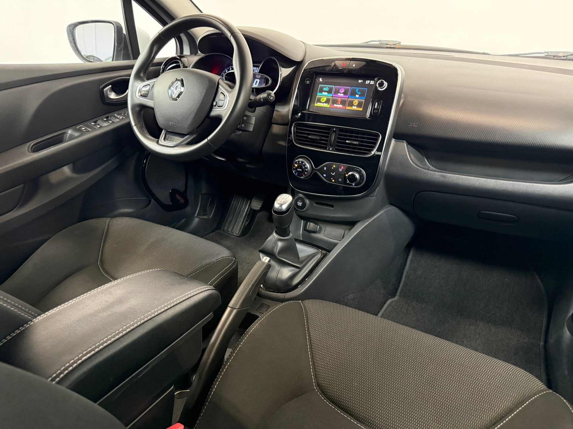 Renault Clio 0.9 TCe Limited Clima Stoelverwarming Navi CarP, Voorwielaandrijving, 898 cc, Stof, Gebruikt