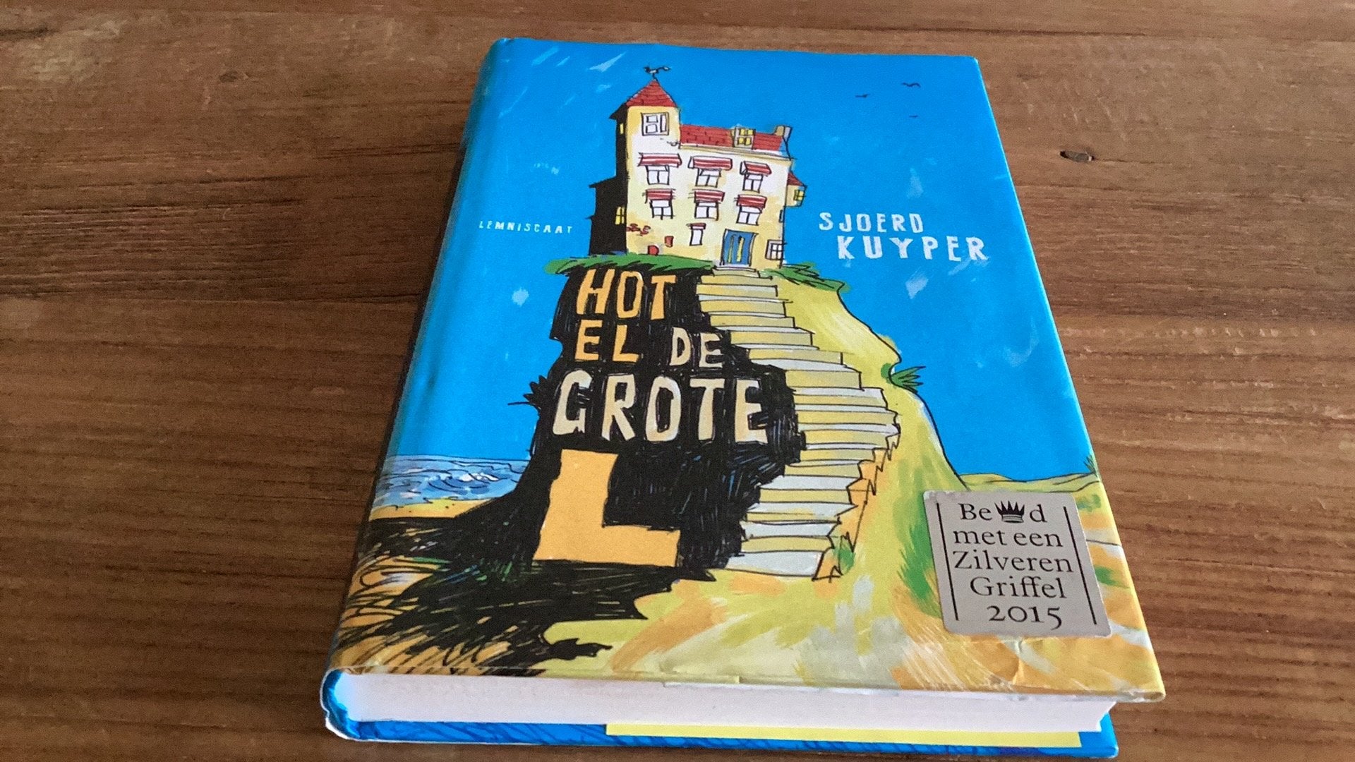 Sjoerd Kuyper - Hotel De Grote L. Hardcover. 10+, Ophalen of Verzenden, Zo goed als nieuw, Sjoerd Kuyper